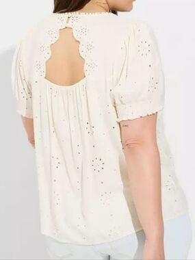Torrid Cream Abbey Challis Eyelet Back Cut Out Blouse Top Bobble Lace Size 4X 26